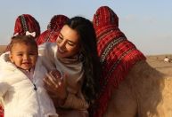 Bruna Biancardi mostra fotos com Mavie em passeio no deserto; veja