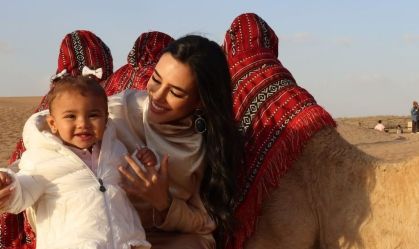 Bruna Biancardi mostra fotos com Mavie em passeio no deserto; veja