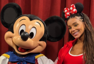 Grávida, Brunna Gonçalves posa com Mickey na Disney: "Zuri no forninho"