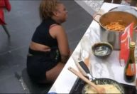 BBB25: Camilla é criticada na web após fazer xixi no chão da cozinha