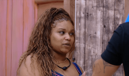 Camilla Maia se revoltou por ter sido chamada de VTzeira pela dupla Raissa e Edilberto