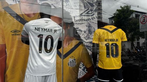 Camisas de Neymar começam a serem vendidas em loja do Santos