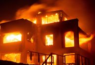 Incêndios em Los Angeles: Quase 180 mil moradores estão sob ordens de desocupação