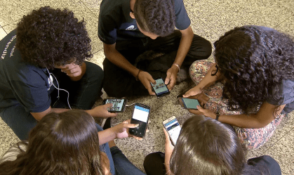 Governo lança guia sobre uso de telas por crianças e adolescentes; confira