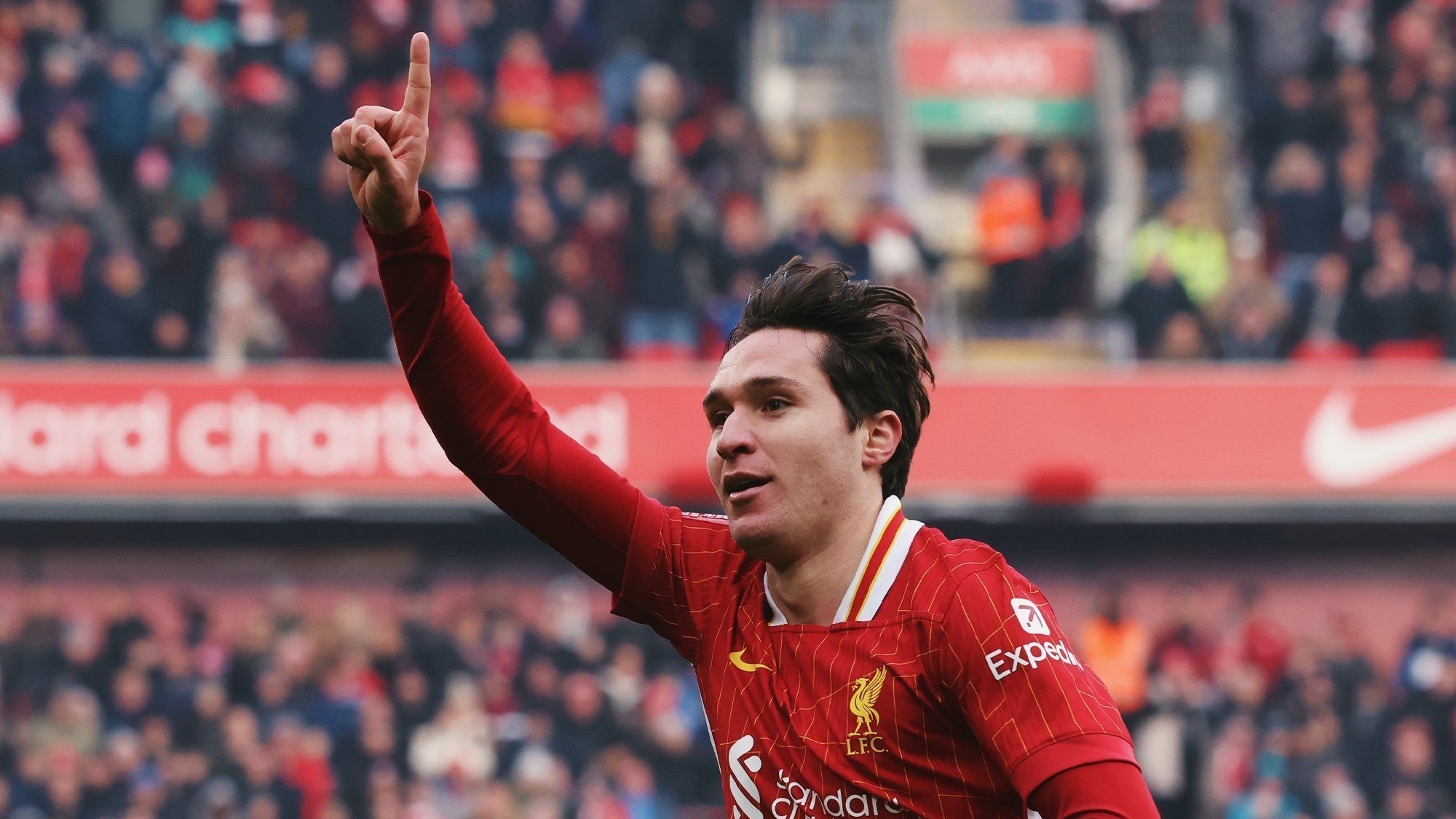 Chiesa comemora gol pelo Liverpool