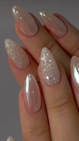 Esmalte cintilante com brilho • Reprodução/Pinterest