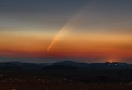 Veja fotos da passagem do cometa mais brilhante de 2025 pelo Brasil