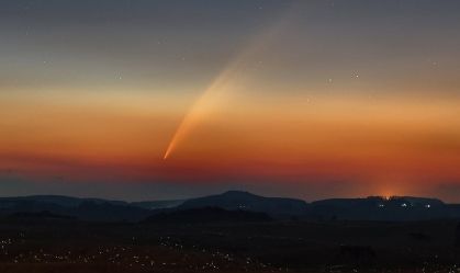 Veja fotos da passagem do cometa mais brilhante de 2025 pelo Brasil