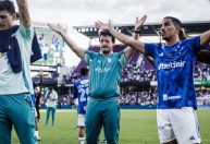 Cruzeiro desembarca em Confins horas antes de estreia no Mineiro