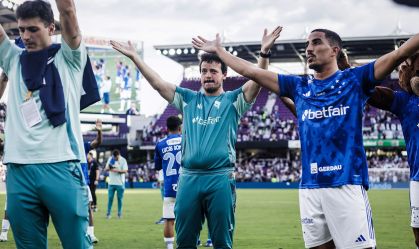 Cruzeiro desembarca em Confins horas antes de estreia no Mineiro