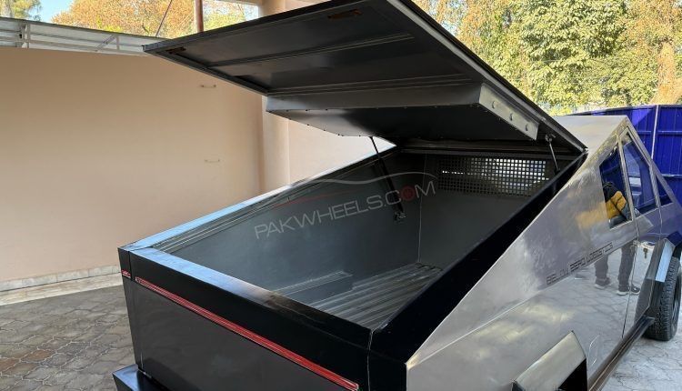 Cybertruck do Paquistão não conta com motor elétrico • Pakwheels/Reprodução