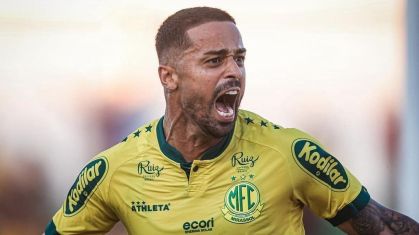 Dellatorre comemora gol pelo Mirassol na Série B de 2024