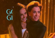 Fernanda Torres e Demi Moore posam juntas após brilharem no Globo de Ouro