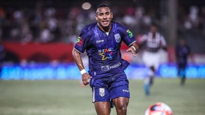 Denílson, do Maricá, abriu o placar no jogo contra o Fluminense