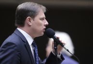 Deputado sugere que Brasil não mande embaixadora para posse de Maduro