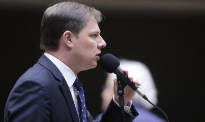 Deputado sugere que Brasil não mande embaixadora para posse de Maduro