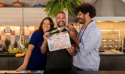 Diogo Nogueira estreia programa de culinária em sua casa