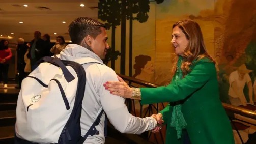 Dudu e Leila Pereira se cumprimentam na época do Palmeiras