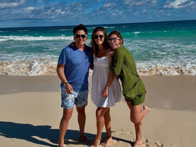 Cesar Filho e Elaine Mickely posaram ao lado de filha Luma • Instagram/Elaine Mickely