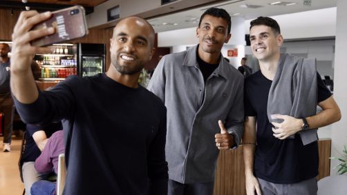 Lucas, Luiz Gustavo e Oscar em embarque para os Estados Unidos