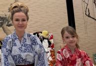 Eliana passa férias com a filha no Japão; veja fotos