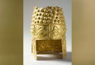 Ladrões invadem museu e roubam antiguidades, incluindo elmo de 2.500 anos