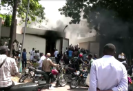 Manifestantes do Congo atacam embaixadas na capital em escalada de conflito