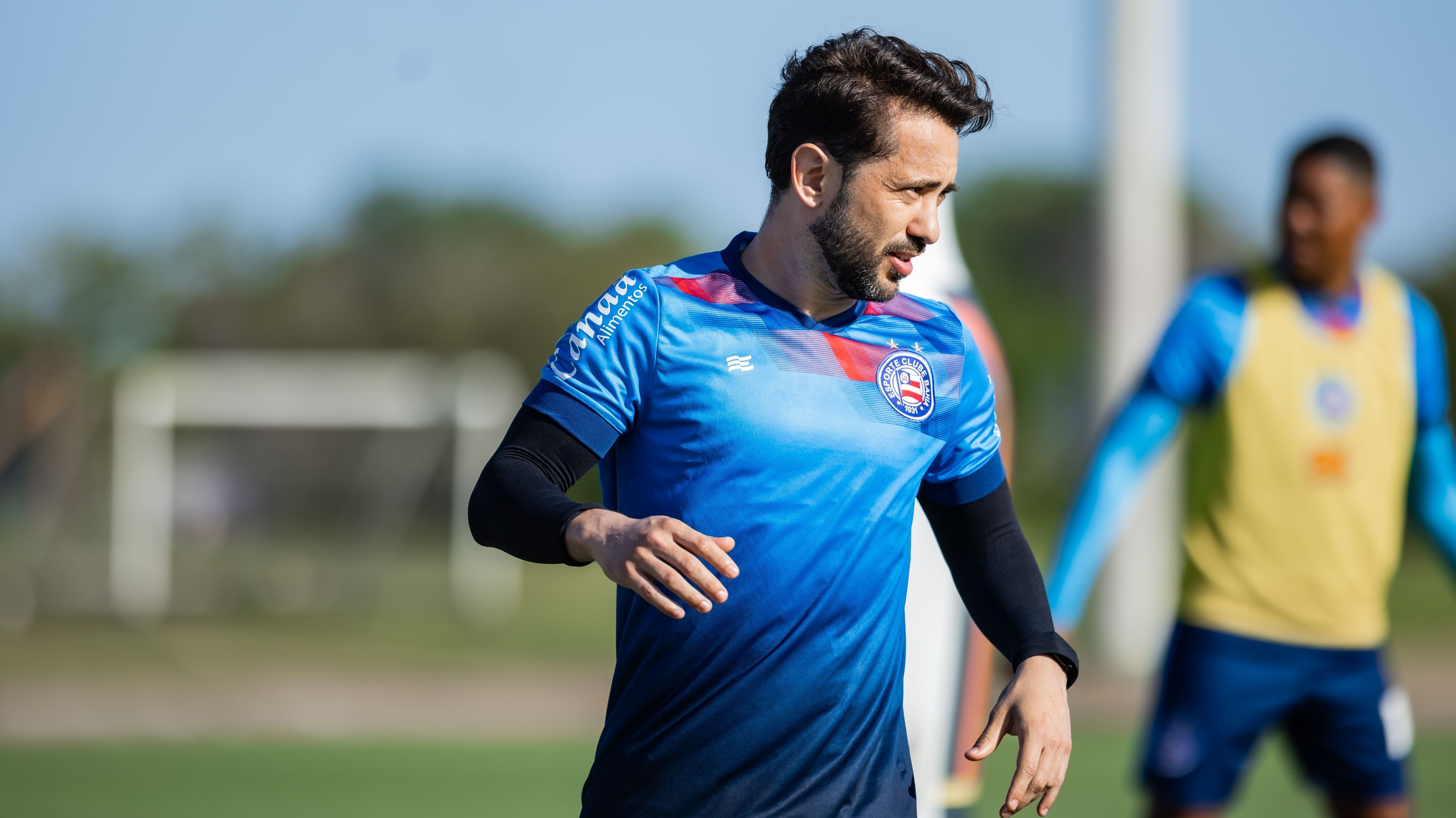 Everton Ribeiro em treino do Bahia