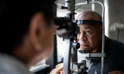 Exame ocular pode ajudar a prever risco de AVC, diz estudo