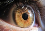 Empresa paga cerca de R$ 500 por escaneamento de íris; entenda como é feito