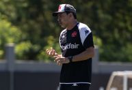 Primeira escalação de Carille no Vasco tem duas estreias; veja