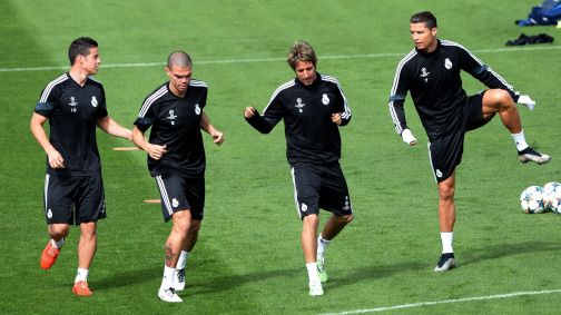 Fábio Coentrão (segundo da dir. para a esq.) foi contratado pelo Real Madrid em 2011