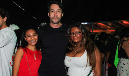 Filhas de Glória Maria fazem rara aparição com tutor; veja fotos