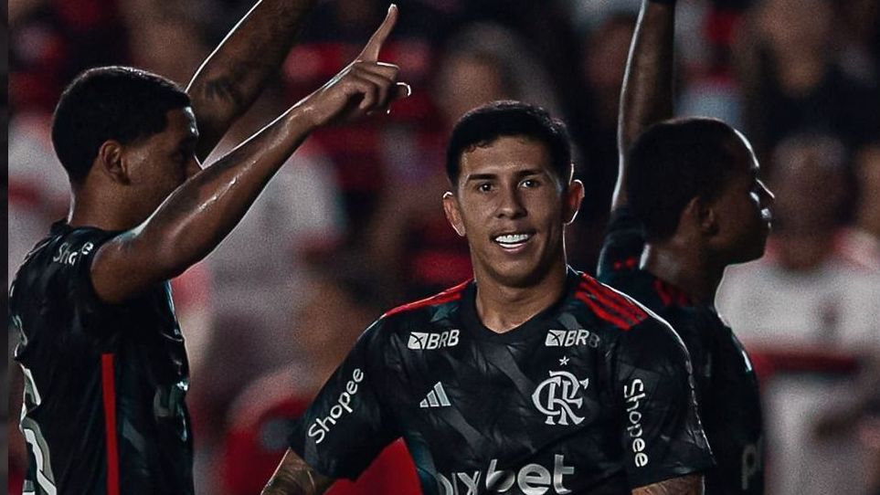 Jogadores do Flamengo comemoram goleada sobre o Bangu