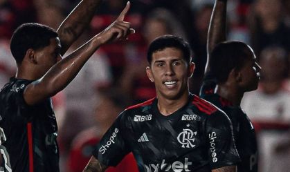 Jogadores do Flamengo comemoram goleada sobre o Bangu