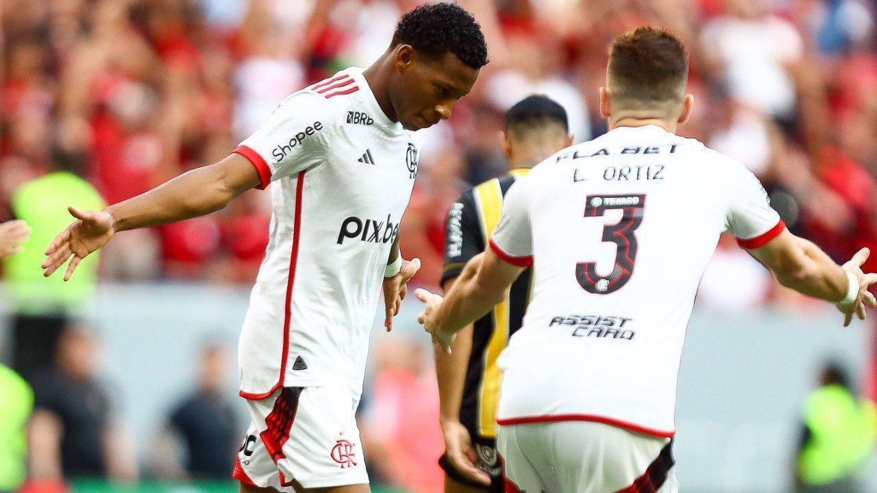 Plata comemora gol na vitória do Flamengo sobre o Volta Redonda