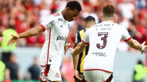 Plata comemora gol na vitória do Flamengo sobre o Volta Redonda
