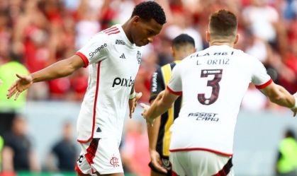 Plata comemora gol na vitória do Flamengo sobre o Volta Redonda