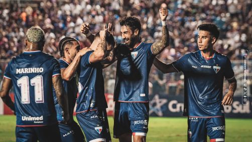 Lucero comemora gol pelo Fortaleza contra o Moto Club