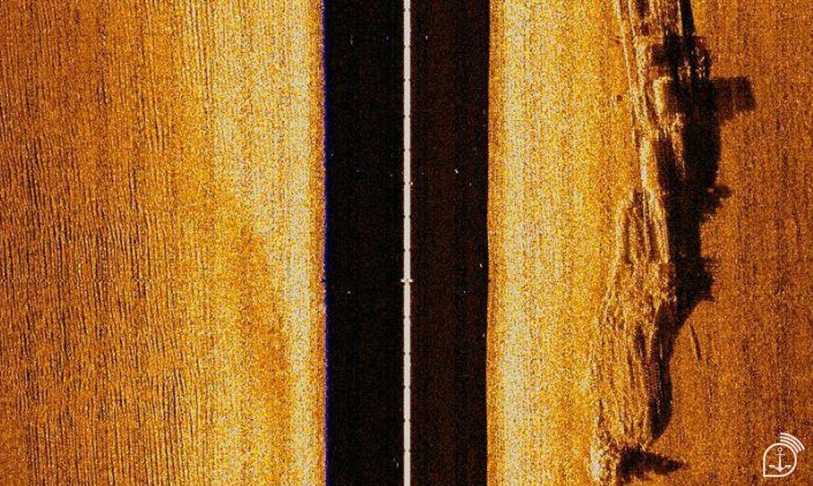 Imagens obtidas do casco do navio ex-NA “Vital de Oliveira”, pelo sonar de varredura lateral • Agência Marinha