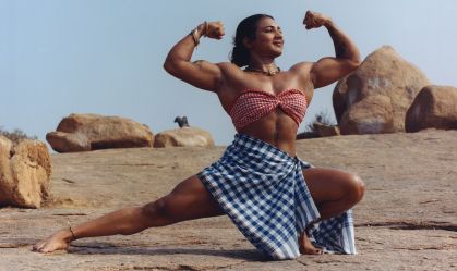 Fotógrafa registra mulheres indianas musculosas e expõe tabu; veja fotos