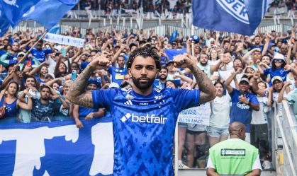 Gabigol, do Cruzeiro, reage a Lewis Hamilton na Ferrari e vibra
