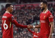Com dois de Gakpo, líder Liverpool goleia Ipswich na Premier League