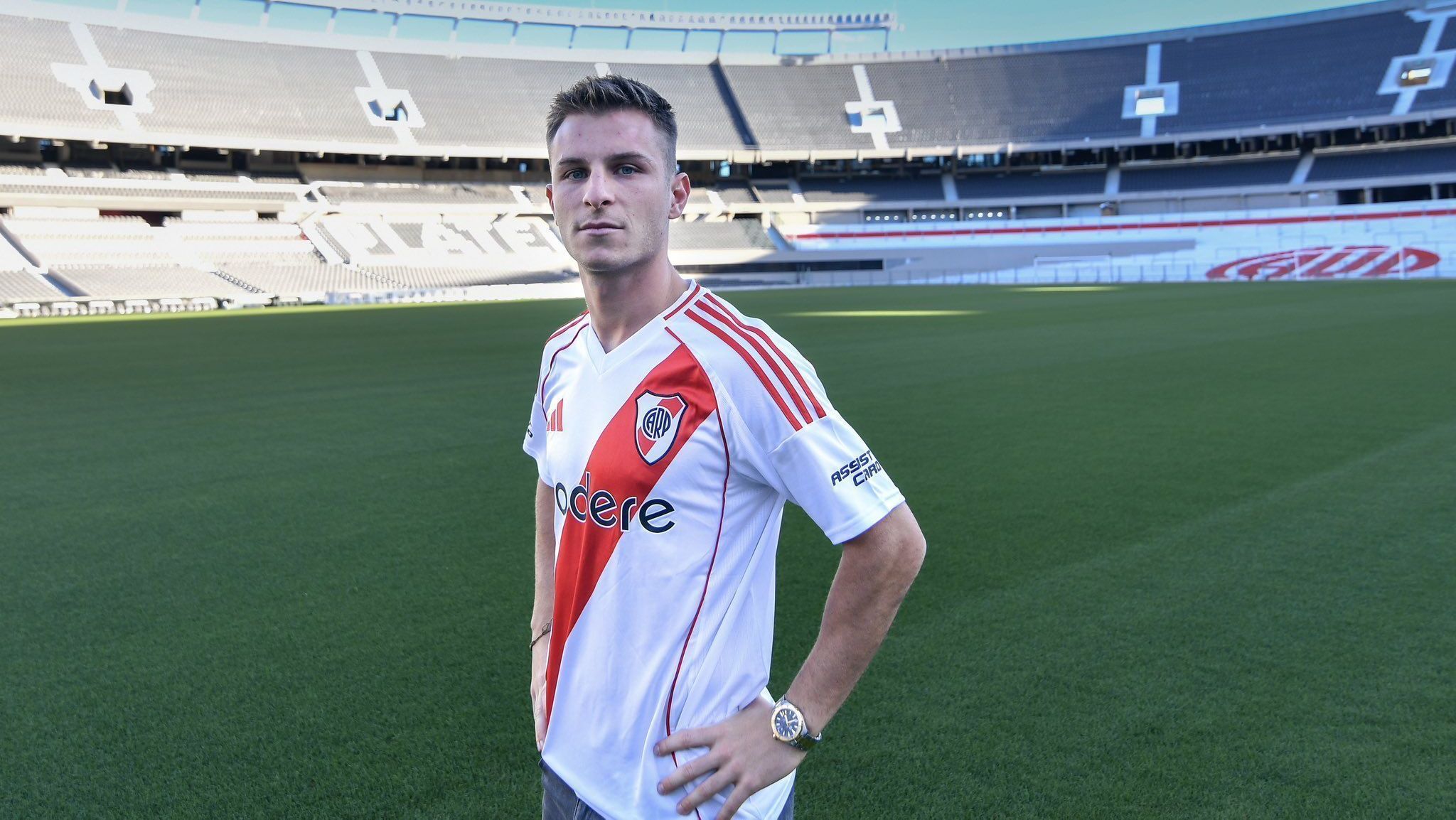 Galoppo foi apresentado oficialmente no River Plate
