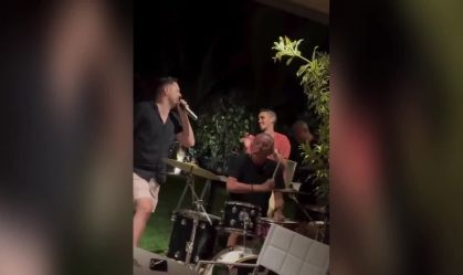 Galvão Bueno mostrou talento ao se arriscar na bateria