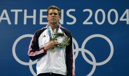 Campeão olímpico que perdeu medalhas em incêndio ganhará réplicas do COI