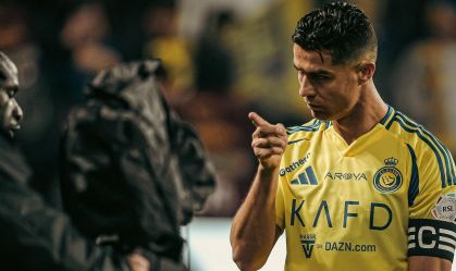 Cristiano Ronaldo comemora gol pelo Al-Nassr