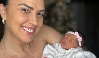 Graciele fura orelha de filha recém-nascida com Zezé: "Mãe quase desmaiou"