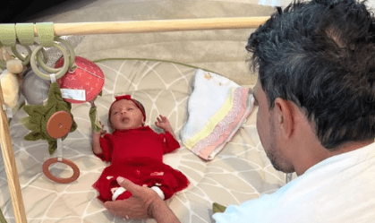 Graciele Lacerda mostra novo registro de Zezé com a filha do casal
