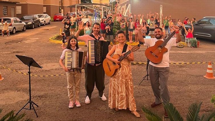 Grupo Estrela Guia de Esteio faz apresentações de reisado no Rio Grande do Sul
